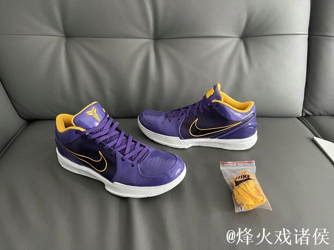 库里穿科比4代球鞋诠释曼巴精神