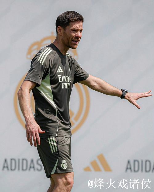 阿隆索：球员们支持我 目前专注于欧冠